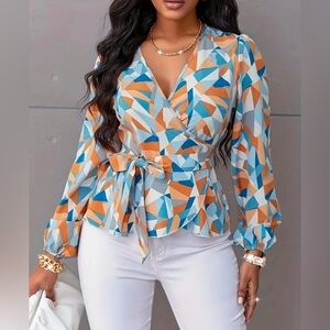 NWT Plus Size Women’s V-Neck Long Sleeve Geometric Print Blouse w/ Tie Waist